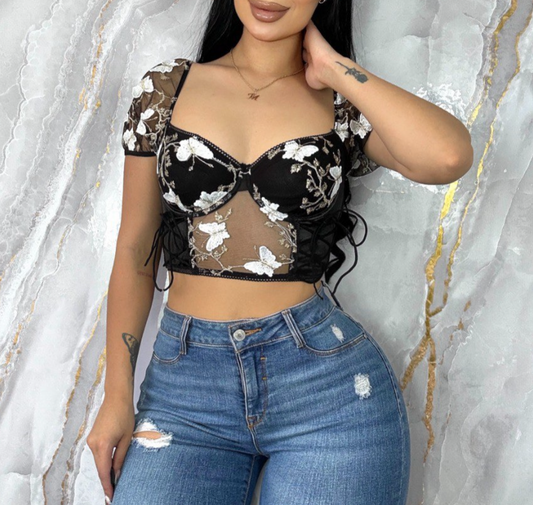 🦋✨ Top “Butterfly Elegance” – Edición Encaje Bordado